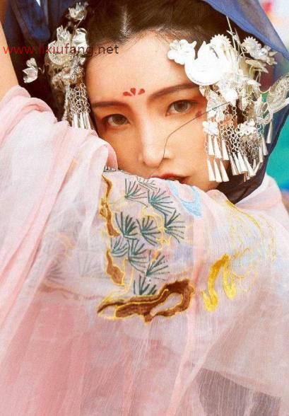 高貴經(jīng)典十二星座古風(fēng)漢服刺繡