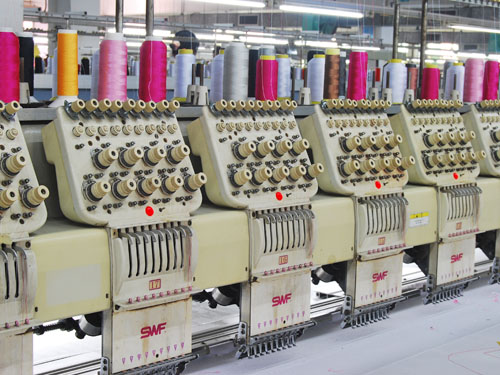 麗繡坊電腦繡花車間加工現場