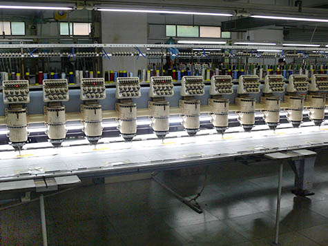 麗繡坊電腦繡花車間加工現場