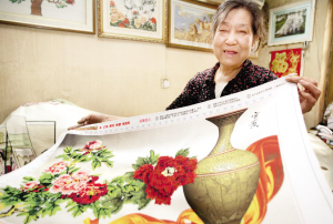 七旬老太繡十字繡攢錢圓孫女大學夢