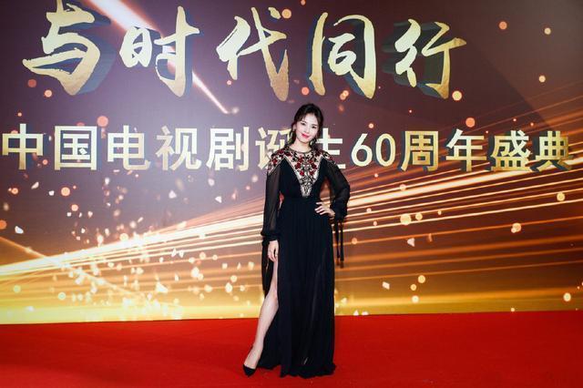 中國(guó)電視劇誕生60周年盛典劉濤黑色湘繡長(zhǎng)裙搶鏡