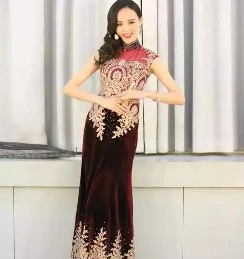 女星們穿紅刺繡旗袍哪個(gè)更美呢
