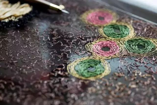 什么是高級(jí)刺繡定制？