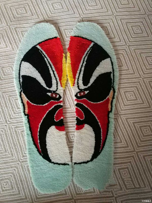 小小刺繡鞋墊上的展現(xiàn)臉譜