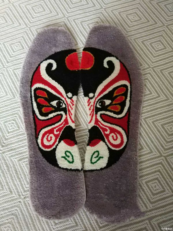 小小刺繡鞋墊上的展現(xiàn)臉譜