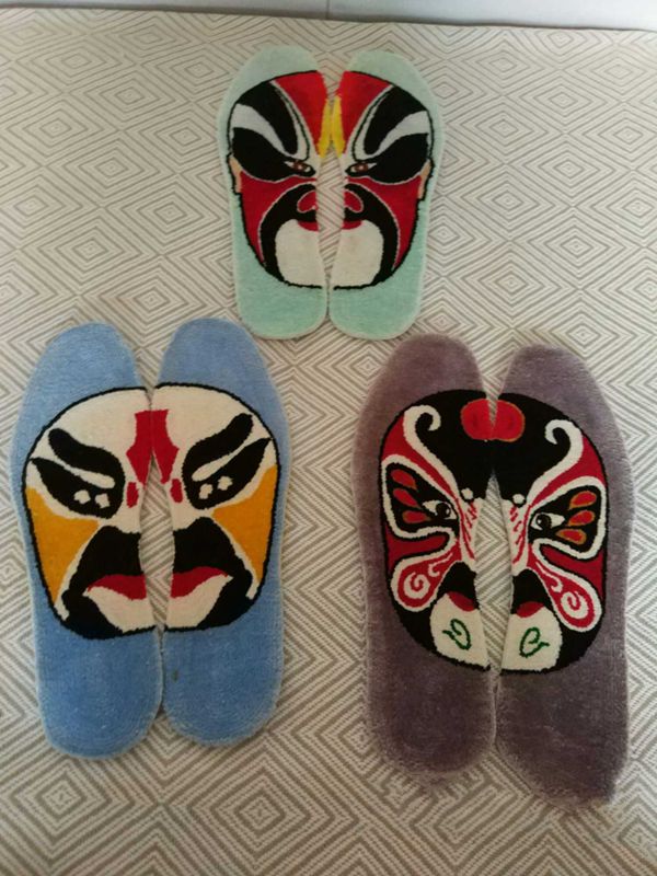 小小刺繡鞋墊上的展現(xiàn)臉譜