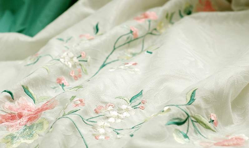 漢唐風(fēng)服裝刺繡古裝戲演出服加工